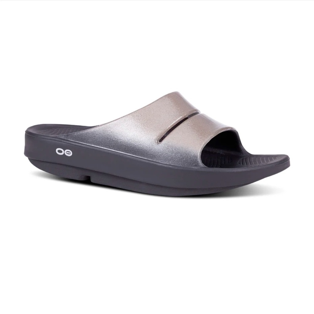 OOFOS womens OOahh luxe slide sandal in Latte size 7 women’s/size 5 men’s